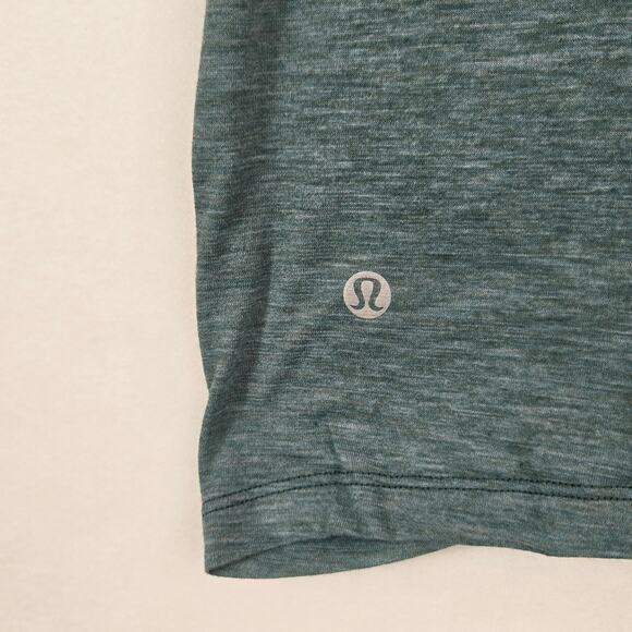 Lululemon Size 8 Medium Crescent T-Shirt twist exercise workout Athleisure  #923 - Picture 4 of 5